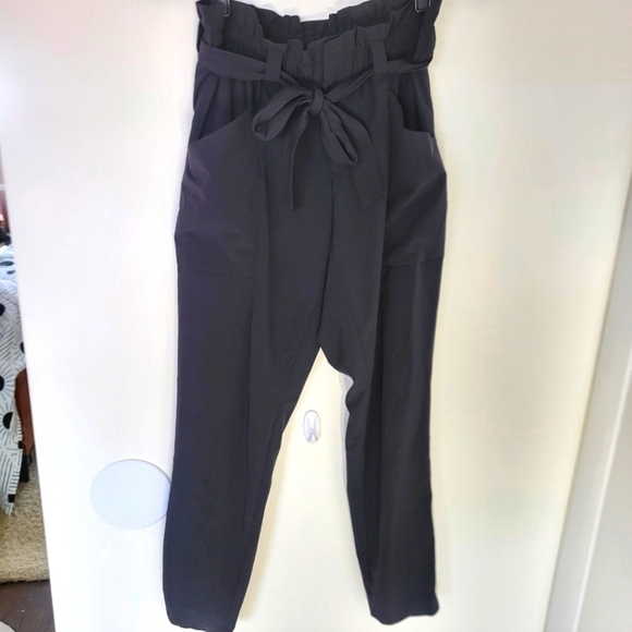 EUC Athleta Skyline II‎ Paperbag High-Rise Tapered Pants Black Size 0 - Picture 2 of 14